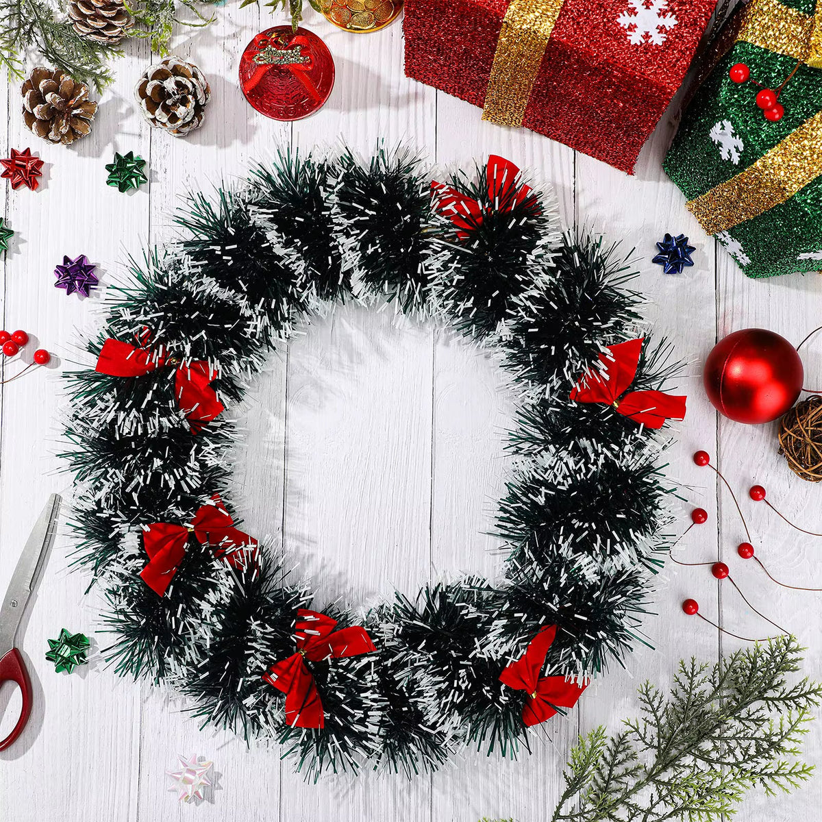 Guirlande de Noël en lamelles rouges – avec nœuds
