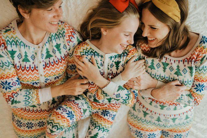 Famille en pyjamas de Noël assortis